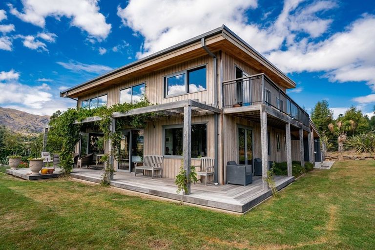 Photo of property in 15 Fort Place, Hawea Flat, Wanaka, 9382