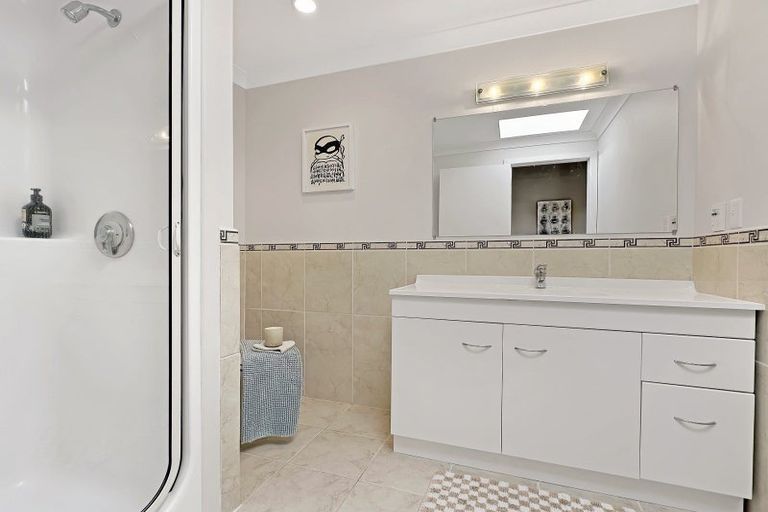 Photo of property in 13 Yasmin Lane, Kinloch, Taupo, 3377