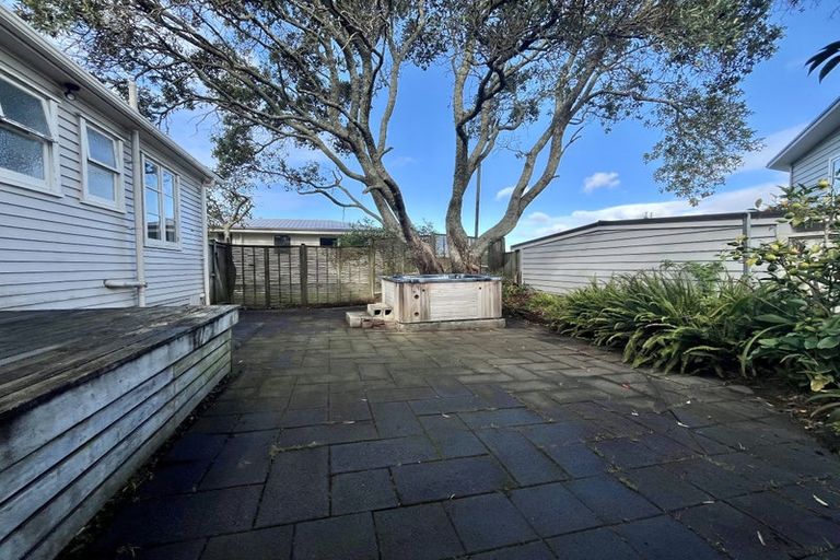 Photo of property in 6a Onewa Road, Northcote Point, Auckland, 0627