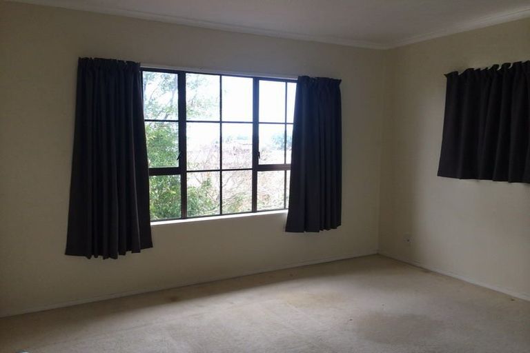 Photo of property in 30 Hoskins Avenue, Hillsborough, Auckland, 1042