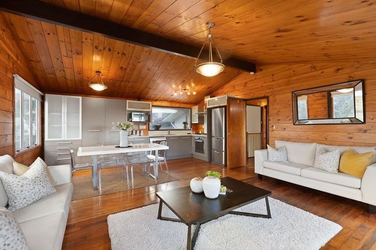 Photo of property in 2 Dunraven Place, Torbay, Auckland, 0630