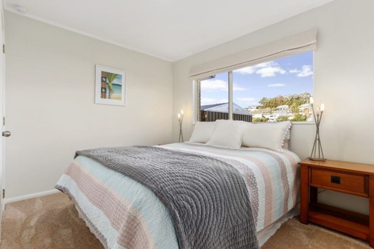 Photo of property in 86 William Bayes Place, Red Beach, 0932