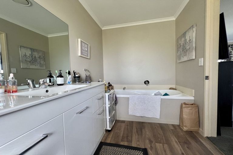 Photo of property in 109 Hall Road, Peacocke, Hamilton, 3282