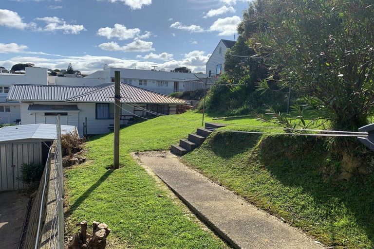Photo of property in Milford Court Flats, 9/515 Adelaide Road, Berhampore, Wellington, 6023