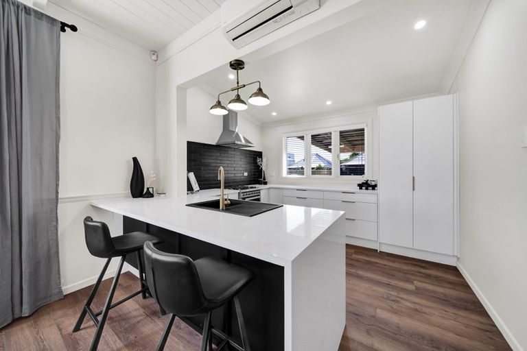 Photo of property in 56 Vogel Street, Hawera, 4610