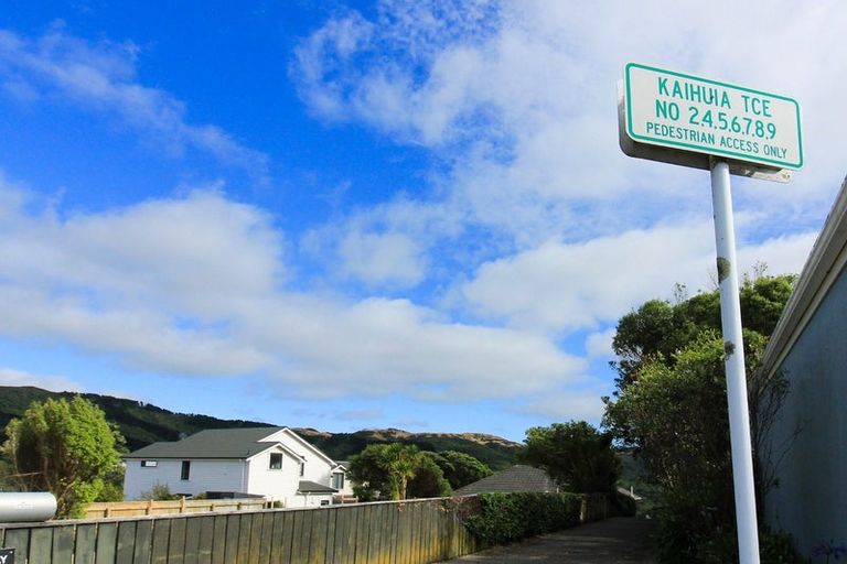 Photo of property in 7 Kaihuia Terrace, Northland, Wellington, 6012