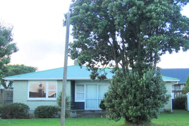 Photo of property in 16 Anthony Grove, Paraparaumu Beach, Paraparaumu, 5032