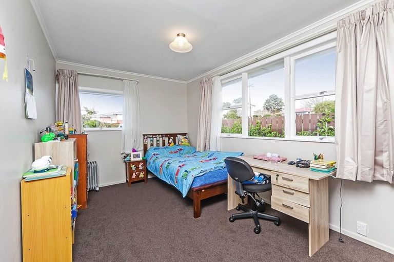 Photo of property in 30b Tiroroa Avenue, Te Atatu South, Auckland, 0610