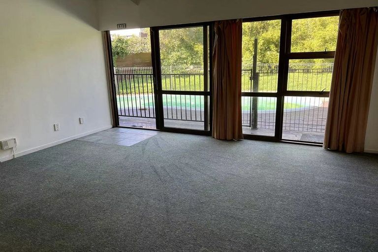 Photo of property in 24 Bond Crescent, Forrest Hill, Auckland, 0620