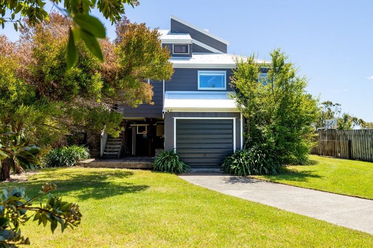 Photo of property in 16 Palm Parade, Riversdale Beach, Masterton, 5872