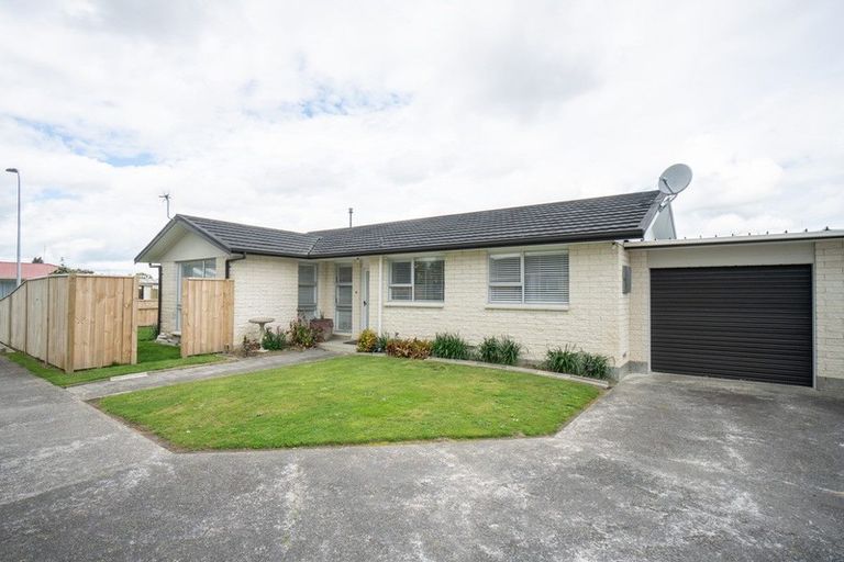 Photo of property in 16 Drury Street, Cloverlea, Palmerston North, 4412