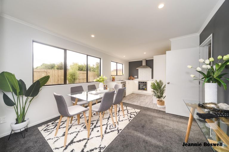 Photo of property in 4 Angelina Way, Kelvin Grove, Palmerston North, 4414