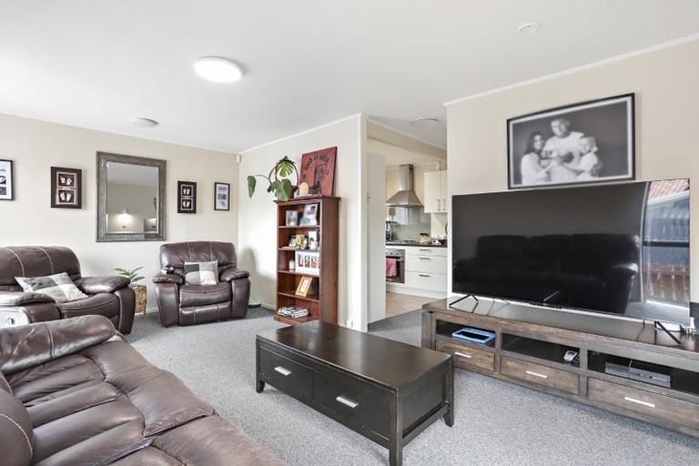 Photo of property in 1/229 Waitemata Drive, Ranui, Auckland, 0612