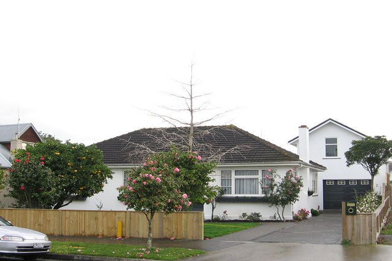 Photo of property in 2 Moana Street, Hokowhitu, Palmerston North, 4410