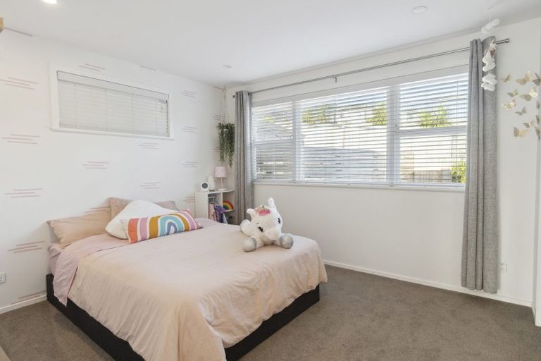 Photo of property in 570 Glenfield Road, Bayview, Auckland, 0629