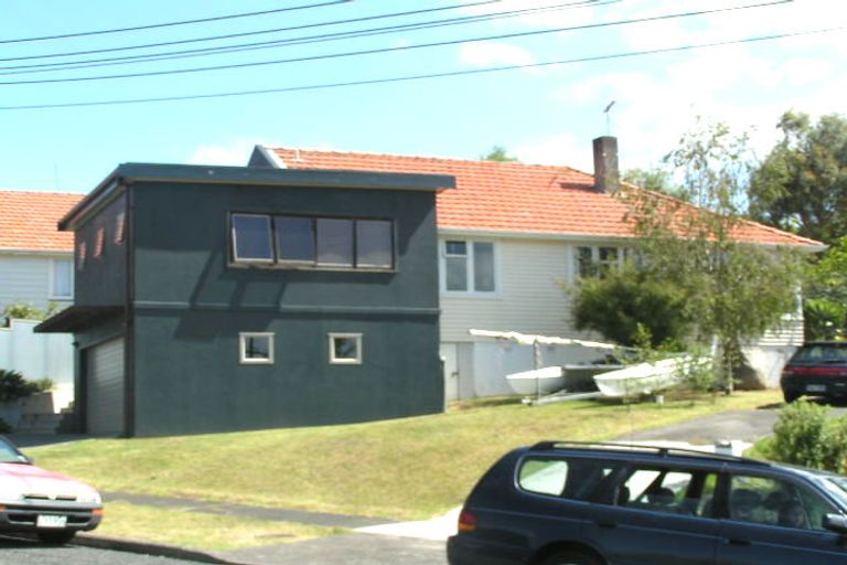 Photo of property in 4 Nutsey Avenue, Northcote, Auckland, 0627