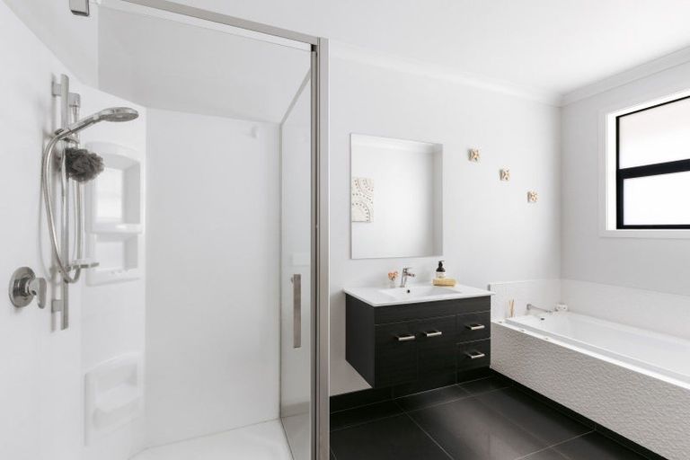 Photo of property in 15 Dayna Avenue, Ohauiti, Tauranga, 3112