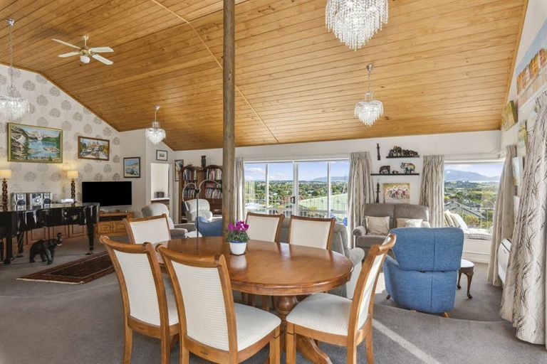 Photo of property in 49 Kakariki Grove, Waikanae, 5036