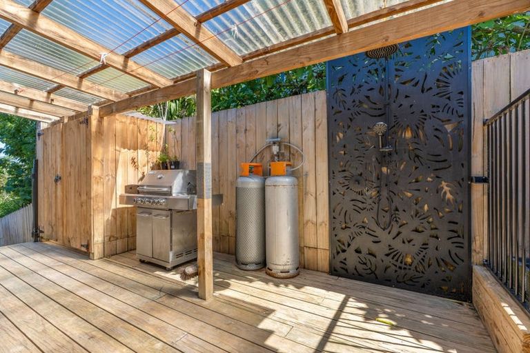 Photo of property in 113 Vipond Road, Stanmore Bay, Whangaparaoa, 0932