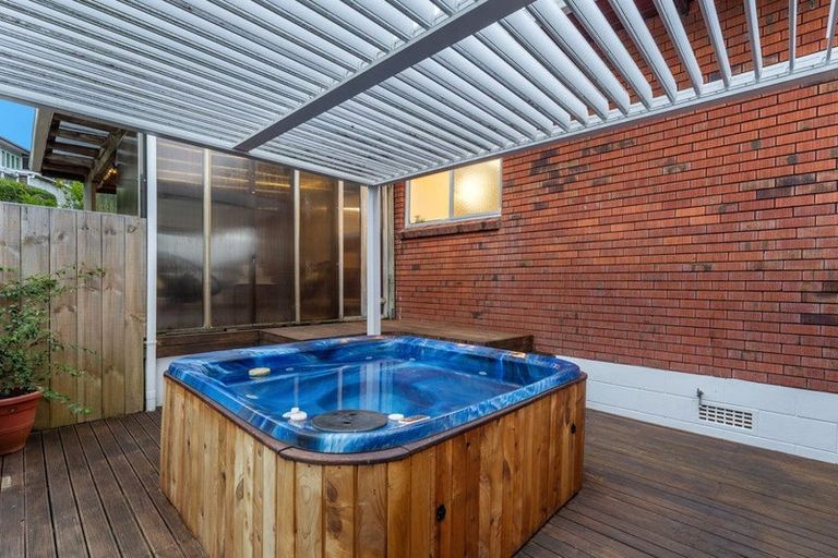 Photo of property in 94 Glencoe Road, Browns Bay, Auckland, 0630