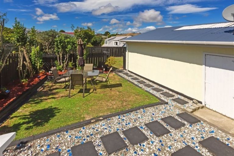 Photo of property in 9 Toporoa View, Ascot Park, Porirua, 5024