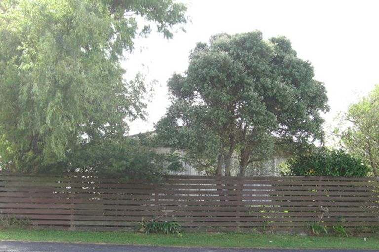 Photo of property in 2/36 Widmore Drive, Massey, Auckland, 0614