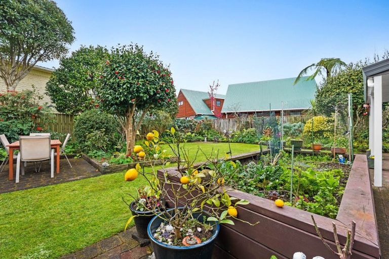 Photo of property in 35 Manu Crescent, Upper Vogeltown, New Plymouth, 4310