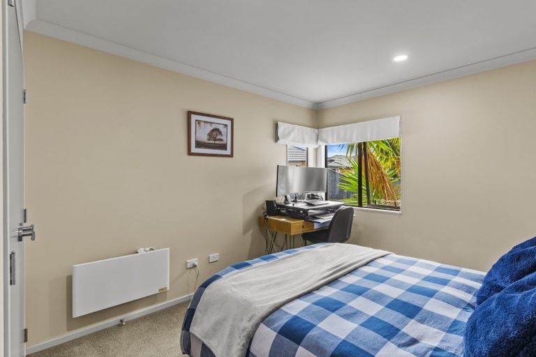 Photo of property in 28 Cottonwood Close, Paraparaumu Beach, Paraparaumu, 5032