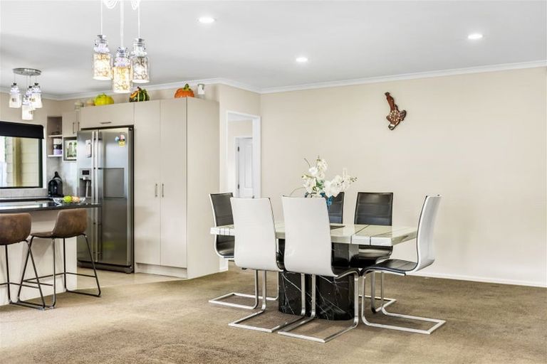 Photo of property in 22 Gordon Stanley Drive, Massey, Auckland, 0614