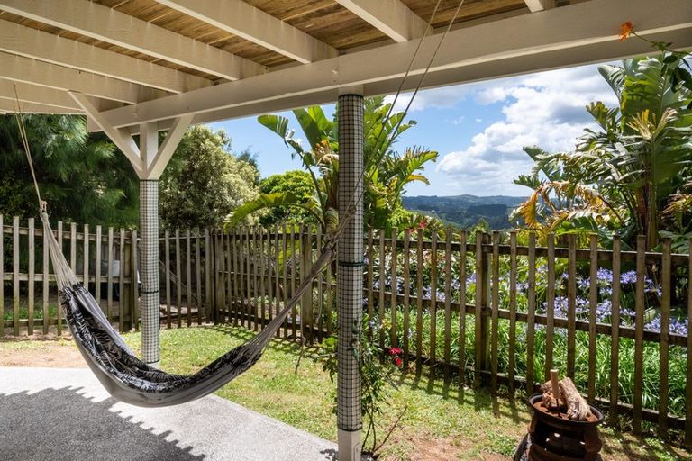 Photo of property in 1069 Scenic Drive North, Swanson, Auckland, 0816