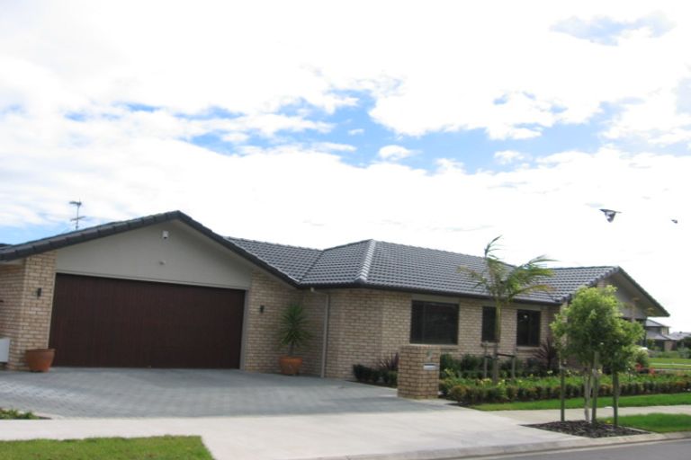 Photo of property in 1 Fernloche Place, Flat Bush, Auckland, 2016