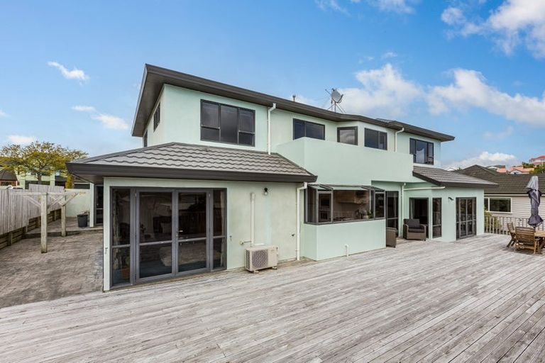 Photo of property in 31 Lanyon Place, Whitby, Porirua, 5024