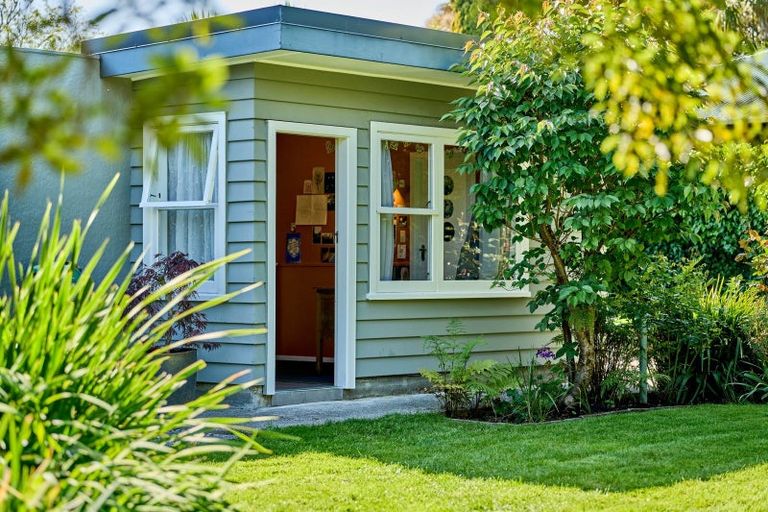 Photo of property in 5 Marina Grove, Hutt Central, Lower Hutt, 5010