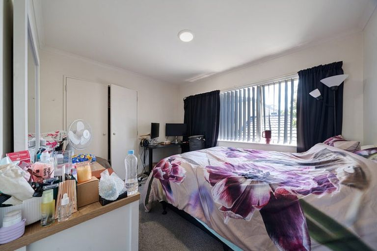 Photo of property in 15 Millstream Drive, Henderson, Auckland, 0610