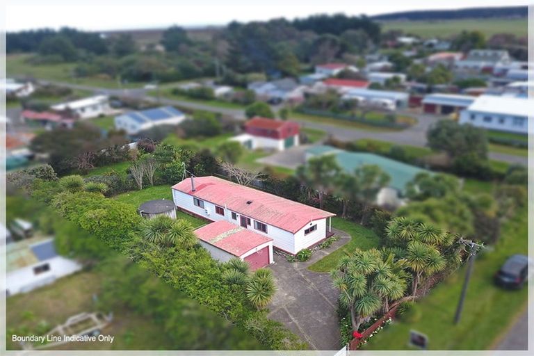 Photo of property in 17 Aru Street, Tangimoana, 4822