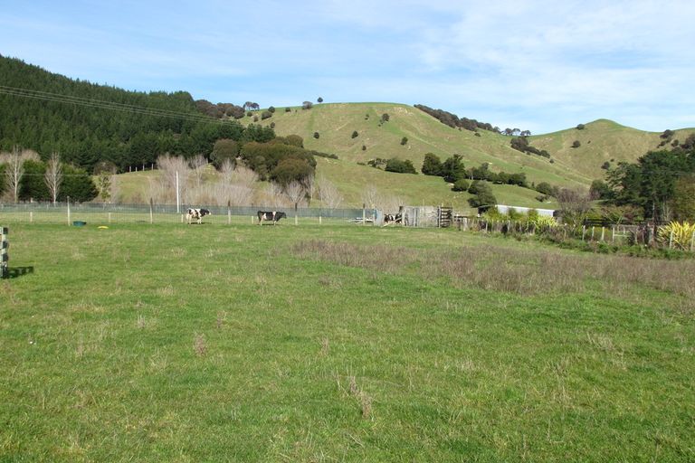 Photo of property in 1405 Masterton Castlepoint Road, Tauweru, Masterton, 5889
