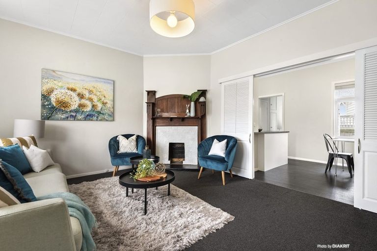 Photo of property in 2 Resolution Street, Lyall Bay, Wellington, 6022