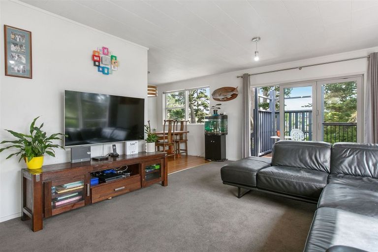 Photo of property in 87 Oreil Avenue, West Harbour, Auckland, 0618