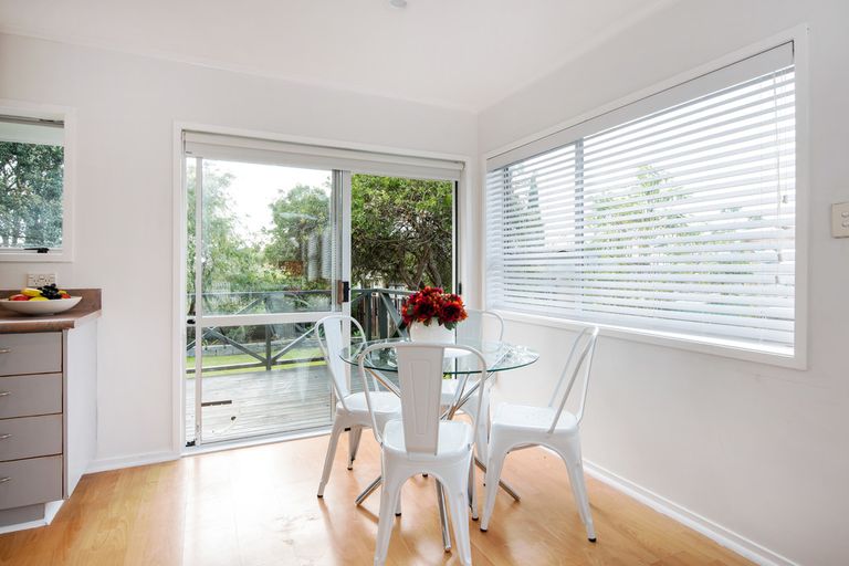 Photo of property in 5 Palm Court Drive, Glen Eden, Auckland, 0602