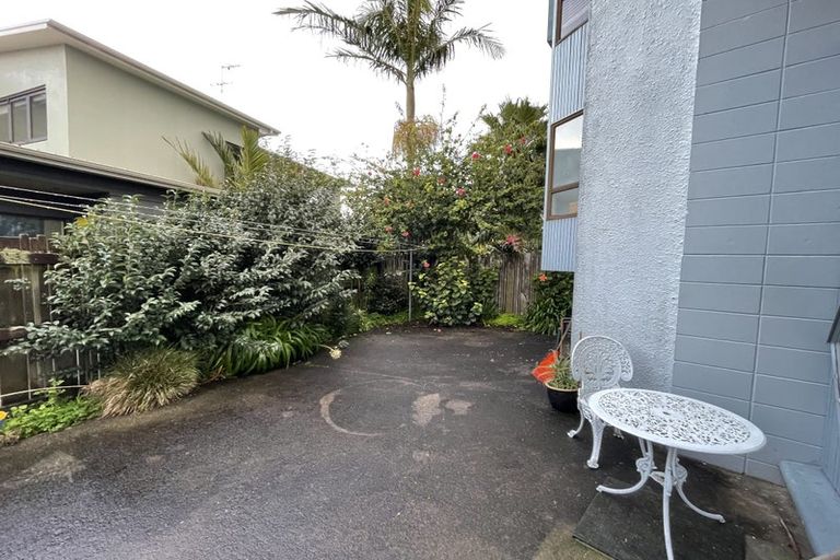 Photo of property in 1/64 Island Bay Road, Beach Haven, Auckland, 0626
