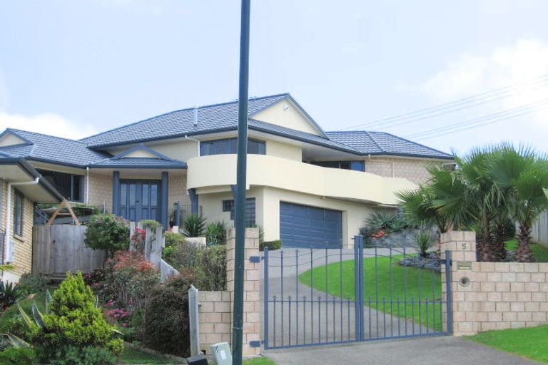 Photo of property in 5 Dorchester Place, Orewa, 0931