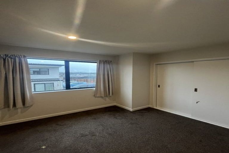 Photo of property in 3/86 Fred Taylor Drive, Westgate, Auckland, 0814