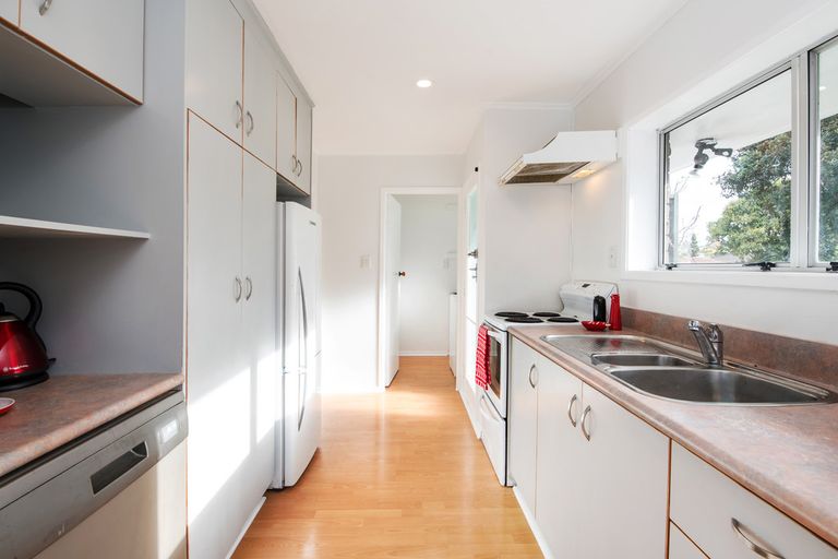 Photo of property in 5 Palm Court Drive, Glen Eden, Auckland, 0602