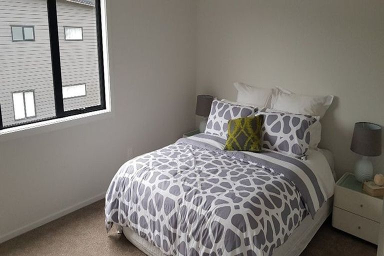 Photo of property in 3/9 Surrey Street, Tawa, Wellington, 5028