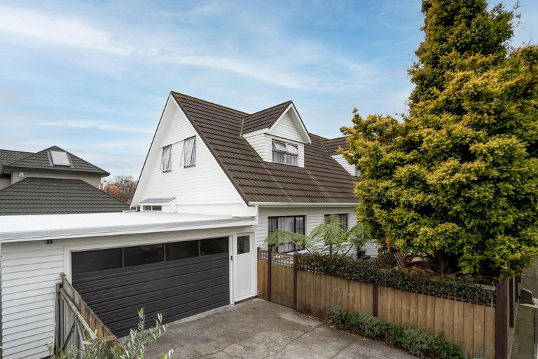 Photo of property in 6 Centennial Drive, Hokowhitu, Palmerston North, 4410