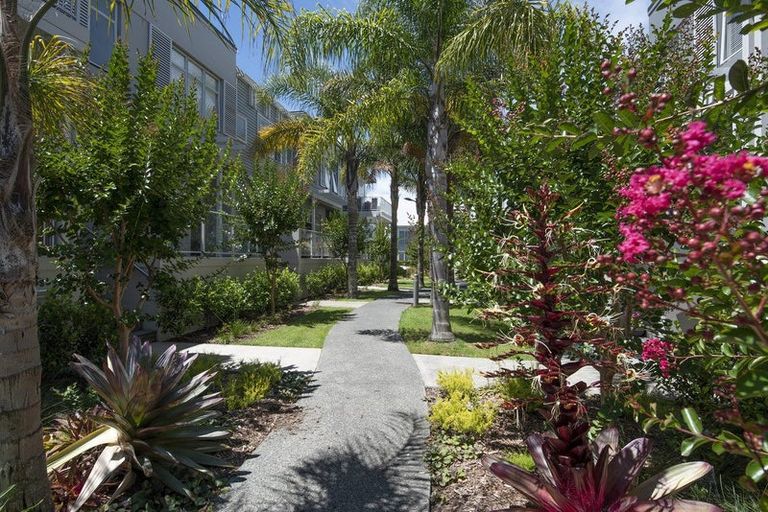 Photo of property in 18 Parkside Drive, Orewa, 0931