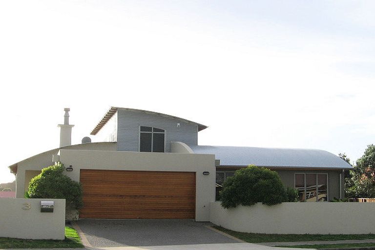Photo of property in 3 Marewa Place, Waikanae Beach, Waikanae, 5036