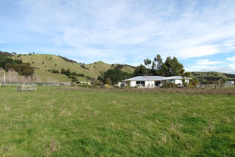 Photo of property in 1405 Masterton Castlepoint Road, Tauweru, Masterton, 5889