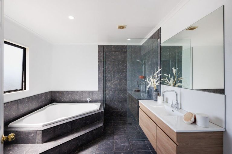 Photo of property in 69 Royal Oak Drive, Kelvin Grove, Palmerston North, 4414