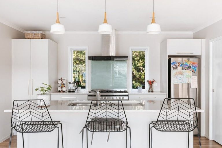 Photo of property in 2 Mckenna Lane, Omokoroa, 3114